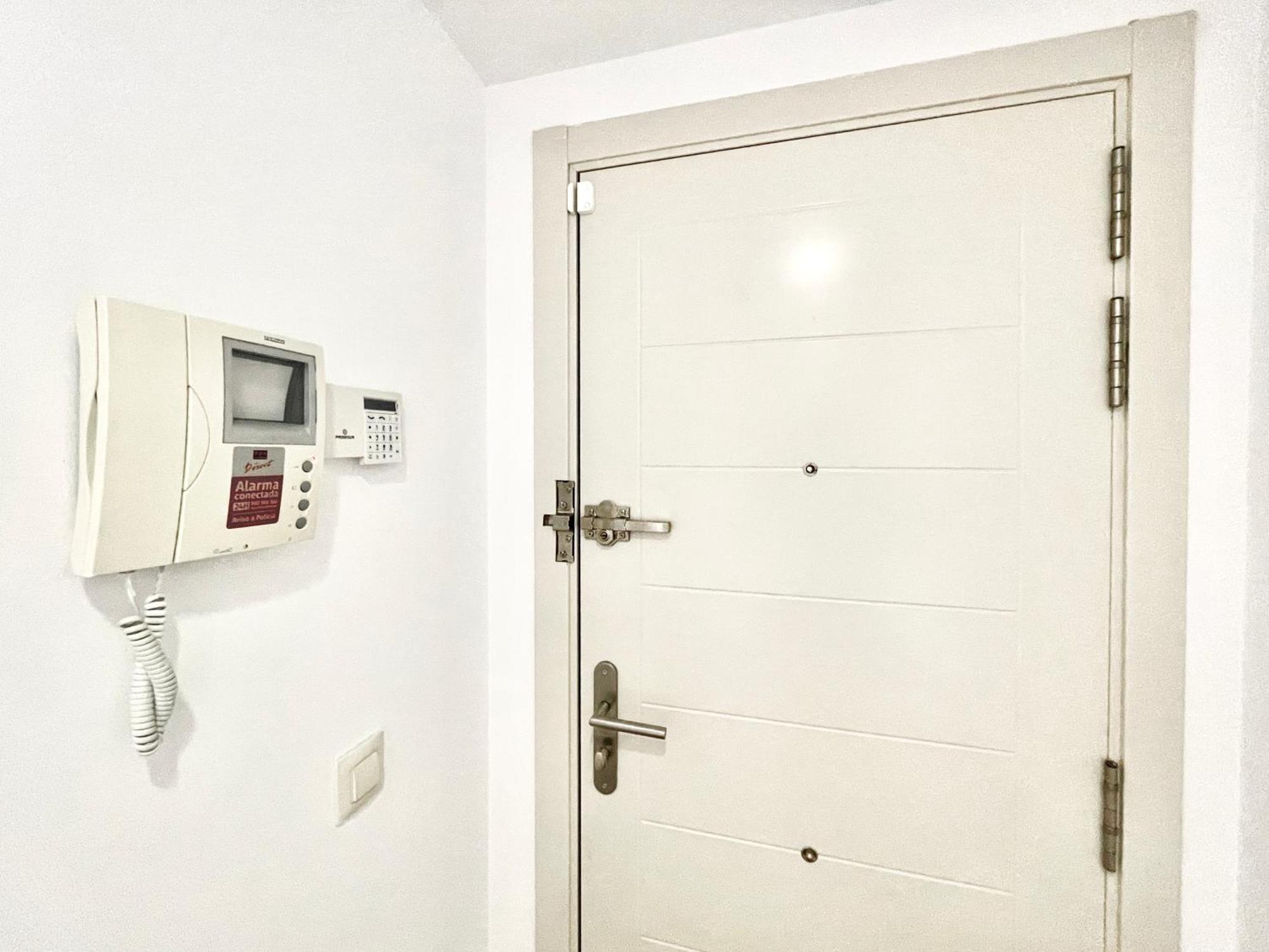 Maravilloso Apartamento Centrico De 70M2, Jardin Propio 40M2 Con Piscina Para Ninos Y Parking Opcional Málaga Kültér fotó